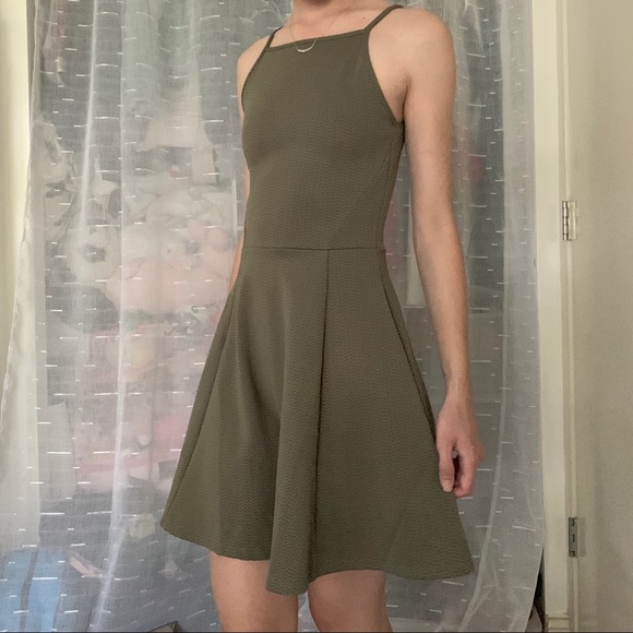 HM OLIVE GREEN SKATER DRESS - Picture 1 of 2